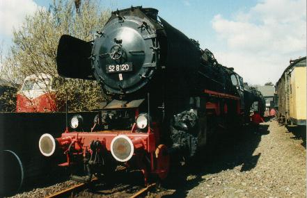 Sitting in the Hermeskiel Museum yard, 52 8120 looked in reasonable condition but was non operational in 1994. Rebuilt from 52 2657 in 1964 (Henschel 27835/1944)
<br>3 April 1994