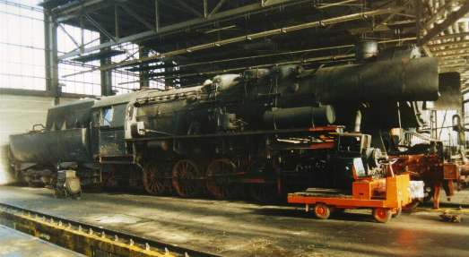 52 8039-1 is pictured in steam in Bw Eisenach 